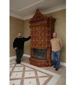 Изразцовый камин с эркером и короной.