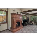 Изразцовый камин с чугунной топкой и рельефным панно