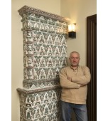 Печь с сюжетными многоцветными изразцами.