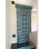 Изразцовый камин в нише.