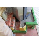 Монтаж изразцового камина с кронштейнами.