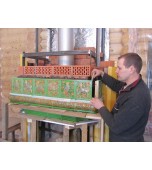 Монтаж изразцового камина с кронштейнами.