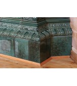 Изразцовый камин с классической компоновкой.