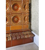 Изразцовый камин с эркером и короной.