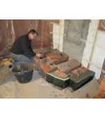 Монтаж изразцового камина с овальным эркером