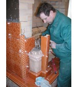 Монтаж изразцового камина с шамотными деталями.