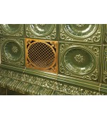 Изразцовый камин с лабрадором.