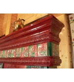 Изразцовый камин с вертикальной топкой.