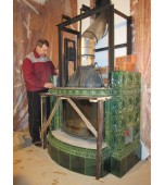 Монтаж изразцового камина с овальным эркером