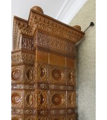 Изразцовый камин с эркером и короной.