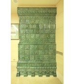 Печь с сюжетными изразцами.