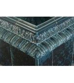 Изразцовый камин в нише.