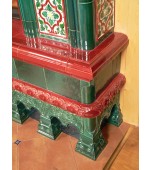 Изразцовый камин с вертикальной топкой.