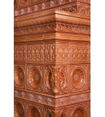 Изразцовый камин с топкой, открывающейся вертикально.