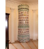 Полукруглая печь с изразцами, расписанными по сырой эмали.