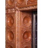 Изразцовый камин с топкой, открывающейся вертикально.