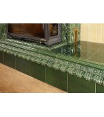 Изразцовый камин с лабрадором.