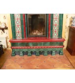 Изразцовый камин с вертикальной топкой.