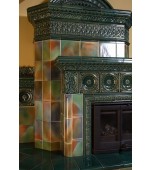 Изразцовый камин с поливами.