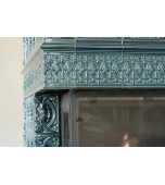 Изразцовый камин в нише.