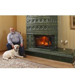 Изразцовый камин с лабрадором.