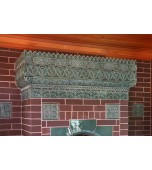 Уличная печь в беседке с муравлёными изразцами.