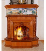 Изразцовый камин с расписным панно и зеркало