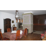 Камин с орнаментальными цветными изразцами