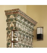 Печь с сюжетными многоцветными изразцами.