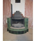 Монтаж изразцового камина с овальным эркером