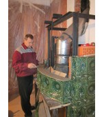 Монтаж изразцового камина с овальным эркером