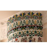 Полукруглая печь с изразцами, расписанными по сырой эмали.