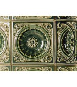 Пристенный изразцовый камин.