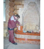 Монтаж изразцового камина с шамотными деталями.