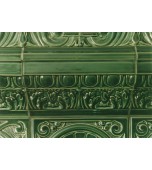 Пристенный изразцовый камин.