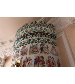 Полукруглая печь с изразцами, расписанными по сырой эмали.