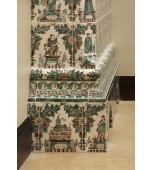 Печь с сюжетными многоцветными изразцами.