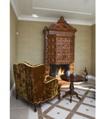 Изразцовый камин с эркером и короной.