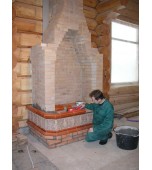 Монтаж изразцового камина с шамотными деталями.