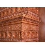 Изразцовый камин с топкой, открывающейся вертикально.