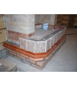 Монтаж изразцового камина с шамотными деталями.