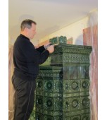 Монтаж изразцового камина с овальным эркером