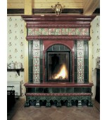 Изразцовый камин с вертикальной топкой.