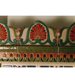 Камин с орнаментальными цветными изразцами