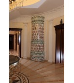 Полукруглая печь с изразцами, расписанными по сырой эмали.