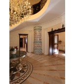 Полукруглая печь с изразцами, расписанными по сырой эмали.