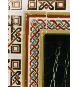 Камин с орнаментальными цветными изразцами