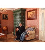 Изразцовый камин с овальным эркером.