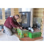 Монтаж изразцового камина с кронштейнами.