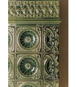 Пристенный изразцовый камин.